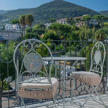 Nuovissimo Al Centro E Rilassante * Ischia