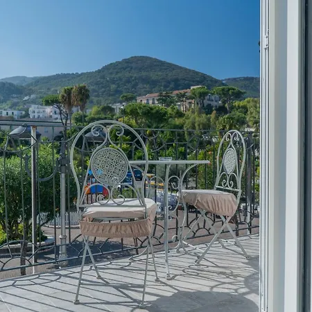 Nuovissimo Al Centro E Rilassante Ischia